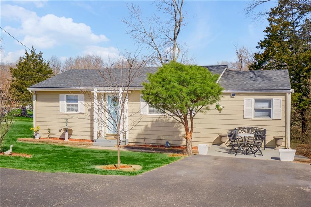 215 E Mary Street, Lansing, KS 66043