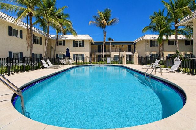 8609 SW 68th Ct 22, Pinecrest, FL 33156