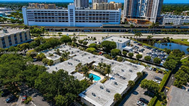 8609 SW 68th Ct 22, Pinecrest, FL 33156