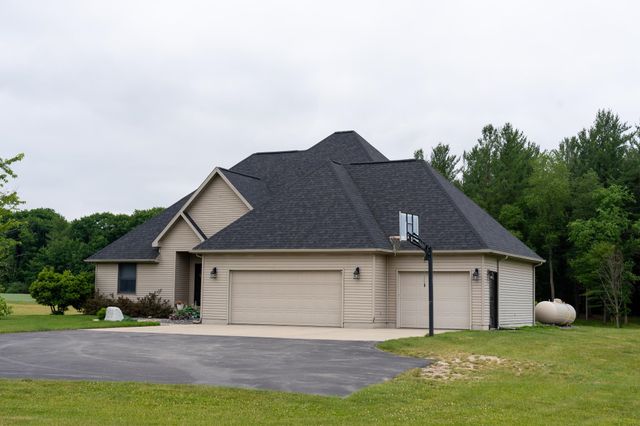 7667 W Pickard Road, Broomfield Twp, MI 48858