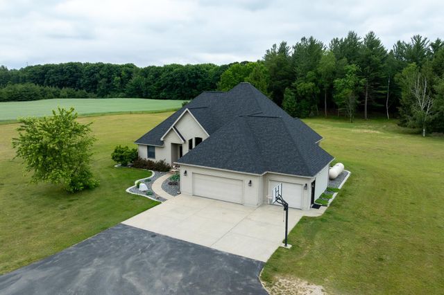 7667 W Pickard Road, Broomfield Twp, MI 48858
