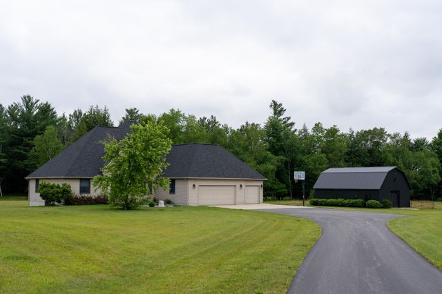 7667 W Pickard Road, Broomfield Twp, MI 48858