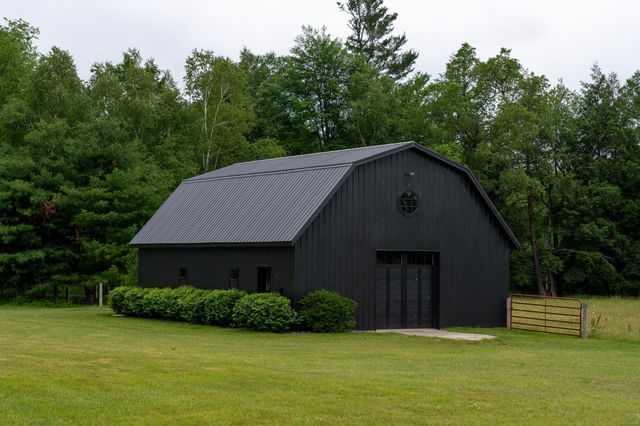 7667 W Pickard Road, Broomfield Twp, MI 48858