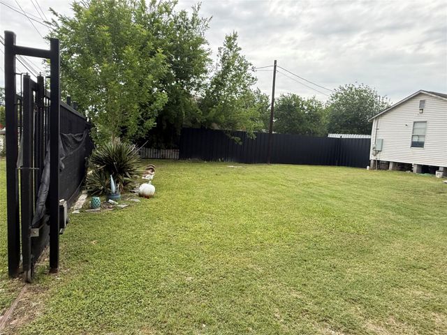10338 Aldine Westfield Road, Houston, TX 77093