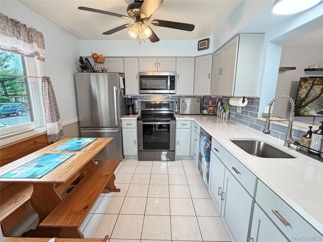 5007 Chelsea Cove N, Hopewell Junction, NY 12533
