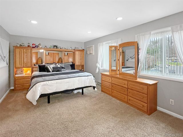 5007 Chelsea Cove N, Hopewell Junction, NY 12533