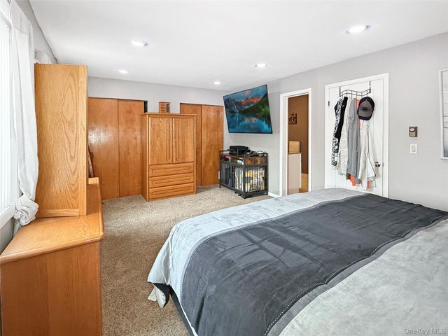5007 Chelsea Cove N, Hopewell Junction, NY 12533
