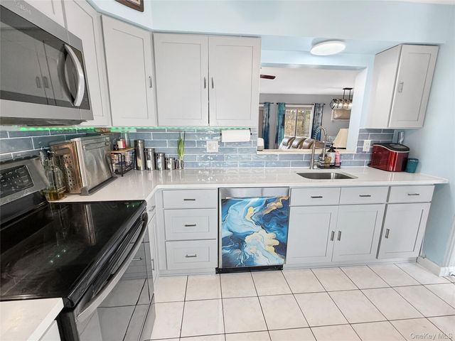 5007 Chelsea Cove N, Hopewell Junction, NY 12533