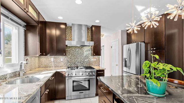 30 Raven Road, Colts Neck, NJ 07722