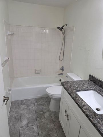 7219 CLOISTER DRIVE 202, Sarasota, FL 34231