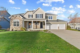 1540 Deephaven Drive, Woodbury, MN 55129