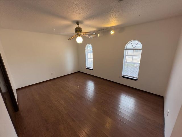 2116 Fox Avenue, Moore, OK 73160