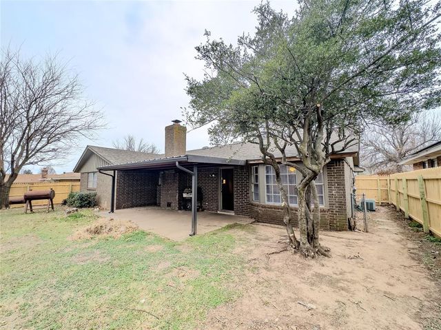 2116 Fox Avenue, Moore, OK 73160