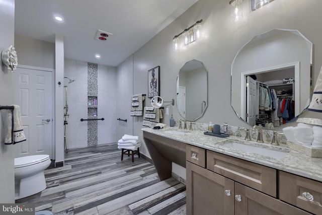 1068 CONSTITUTION DR, Lititz, PA 17543