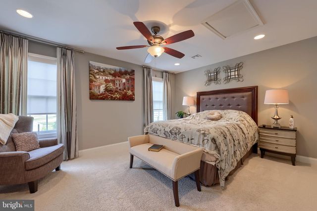 1068 CONSTITUTION DR, Lititz, PA 17543