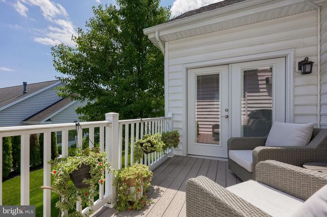 1068 CONSTITUTION DR, Lititz, PA 17543