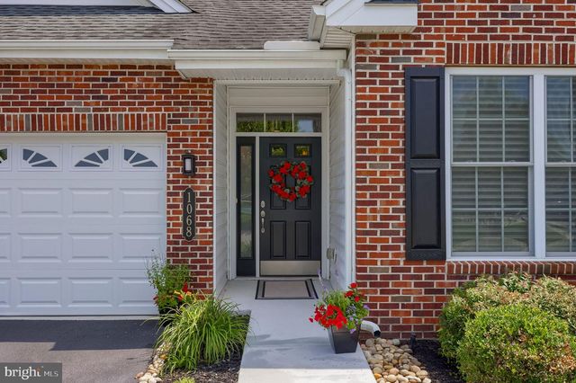 1068 CONSTITUTION DR, Lititz, PA 17543
