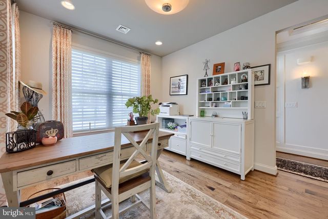 1068 CONSTITUTION DR, Lititz, PA 17543