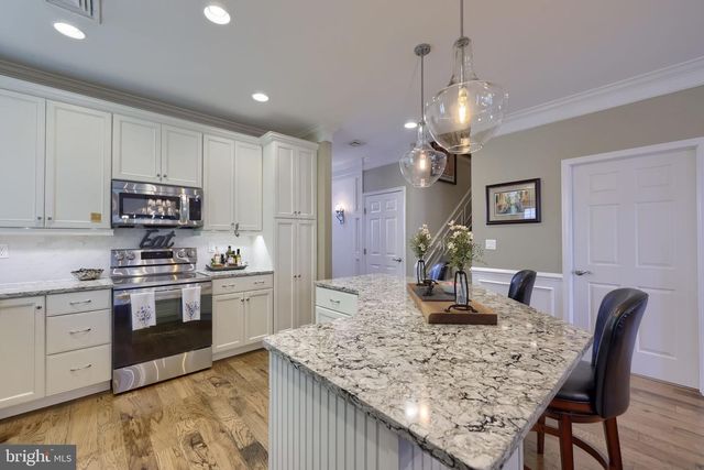 1068 CONSTITUTION DR, Lititz, PA 17543