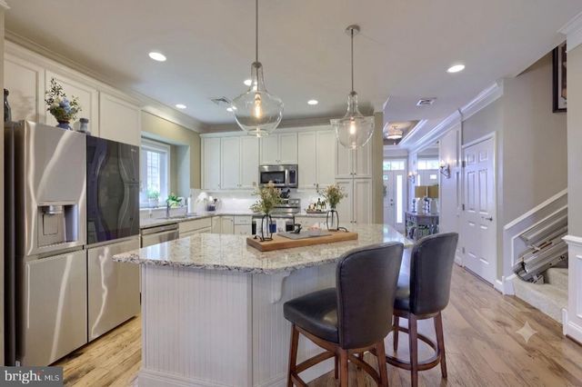 1068 CONSTITUTION DR, Lititz, PA 17543