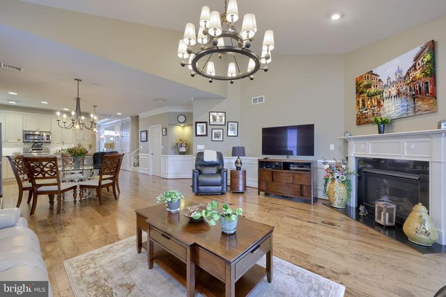1068 CONSTITUTION DR, Lititz, PA 17543