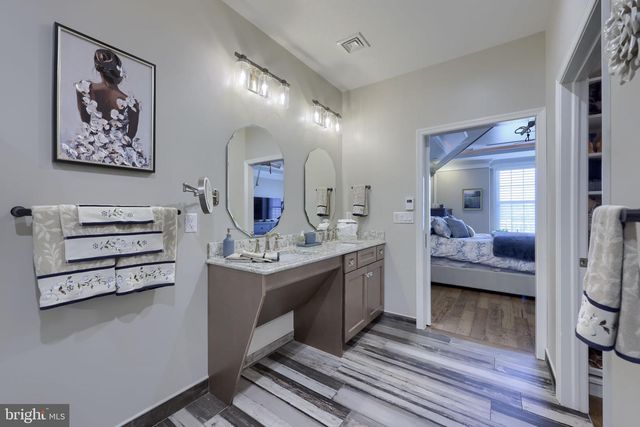 1068 CONSTITUTION DR, Lititz, PA 17543