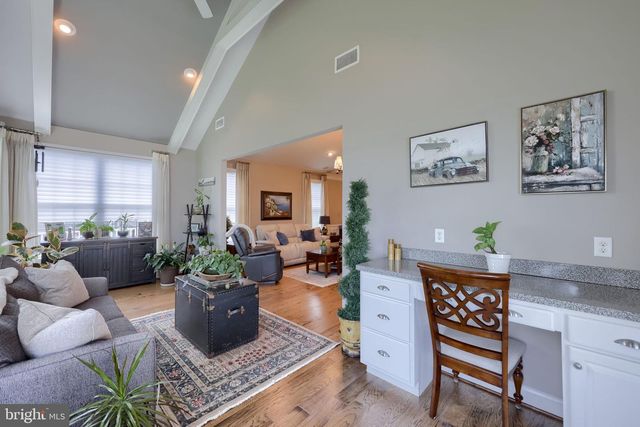 1068 CONSTITUTION DR, Lititz, PA 17543