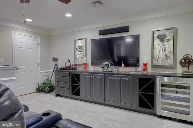 1068 CONSTITUTION DR, Lititz, PA 17543
