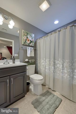 1068 CONSTITUTION DR, Lititz, PA 17543