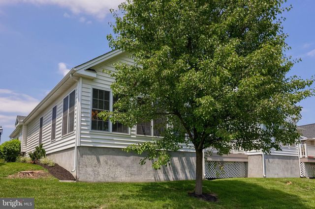 1068 CONSTITUTION DR, Lititz, PA 17543