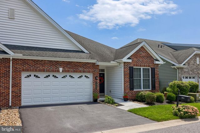 1068 CONSTITUTION DR, Lititz, PA 17543