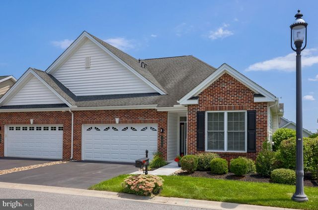 1068 CONSTITUTION DR, Lititz, PA 17543