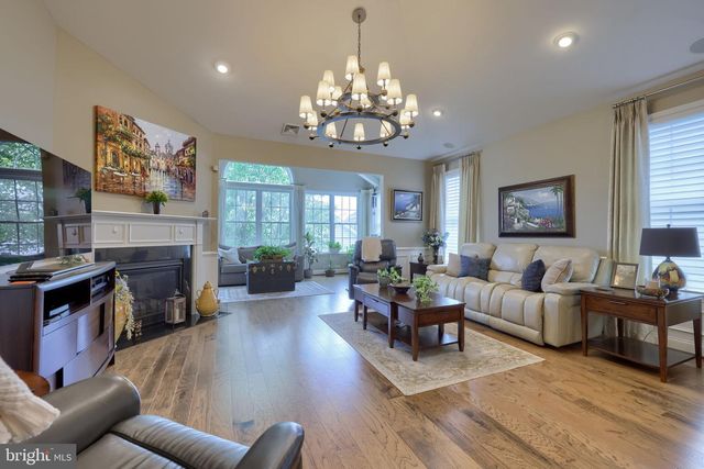 1068 CONSTITUTION DR, Lititz, PA 17543