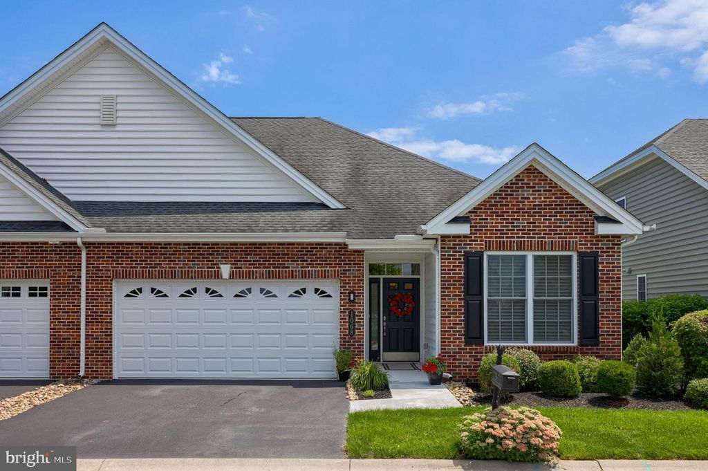 1068 CONSTITUTION DR, Lititz, PA 17543