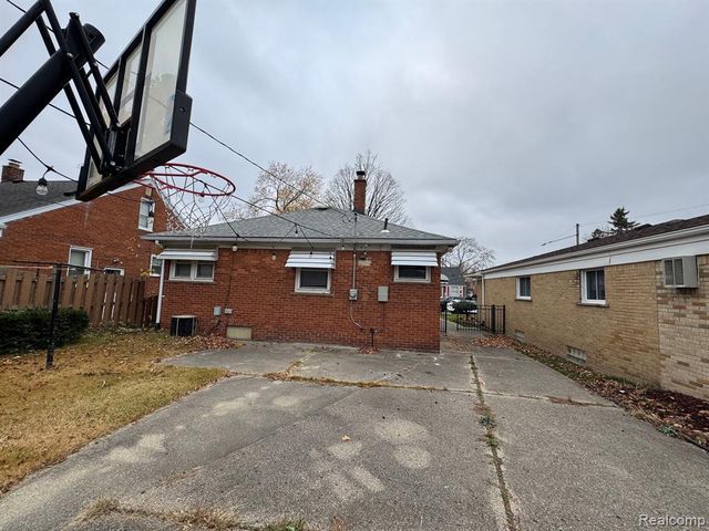 6922 Mayburn Street, Dearborn Heights, MI 48127