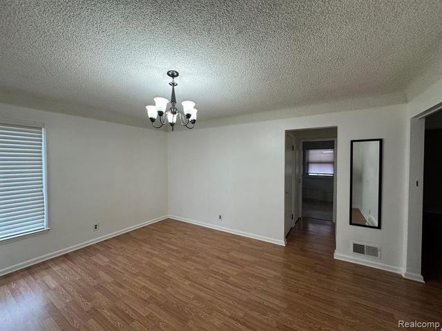 6922 Mayburn Street, Dearborn Heights, MI 48127