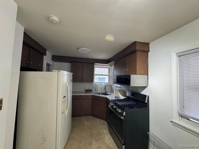 6922 Mayburn Street, Dearborn Heights, MI 48127