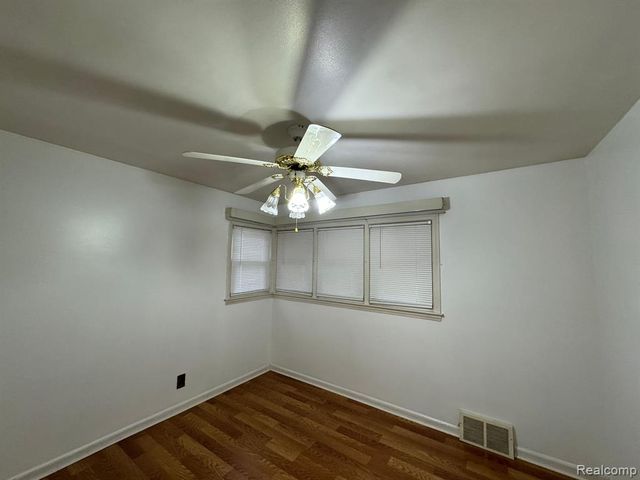 6922 Mayburn Street, Dearborn Heights, MI 48127