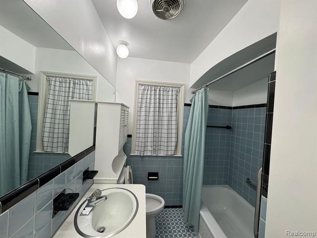 6922 Mayburn Street, Dearborn Heights, MI 48127