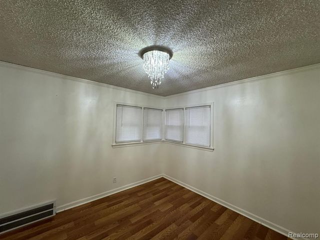 6922 Mayburn Street, Dearborn Heights, MI 48127