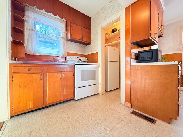 78 Sargent Lane, Newport, NH 03773