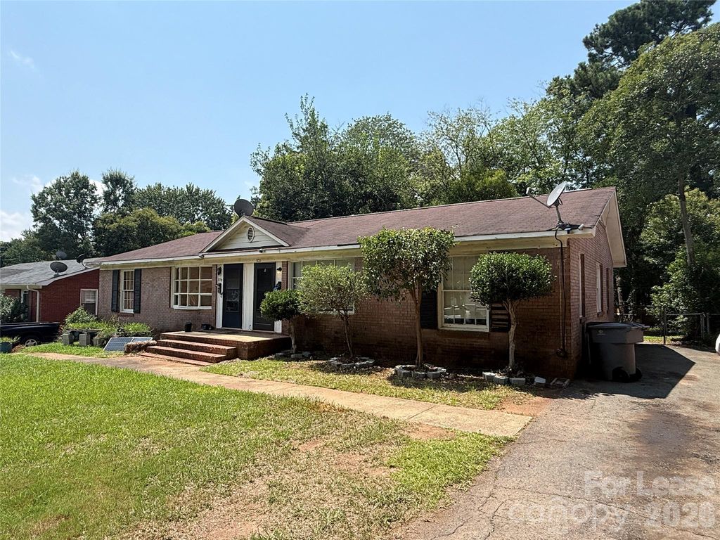 3721 Driftwood Drive, Charlotte, NC 28205