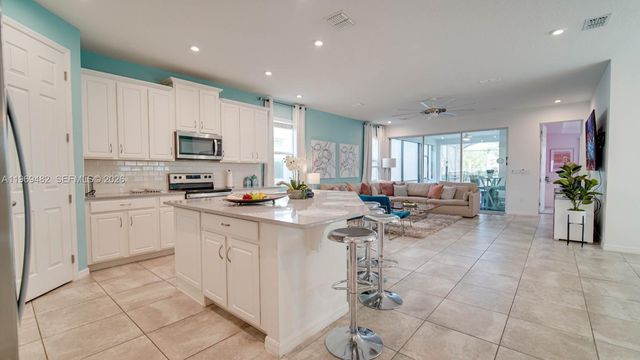 8911 Caroline Bay Court, Kissimmee, FL 34747