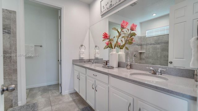 8911 Caroline Bay Court, Kissimmee, FL 34747