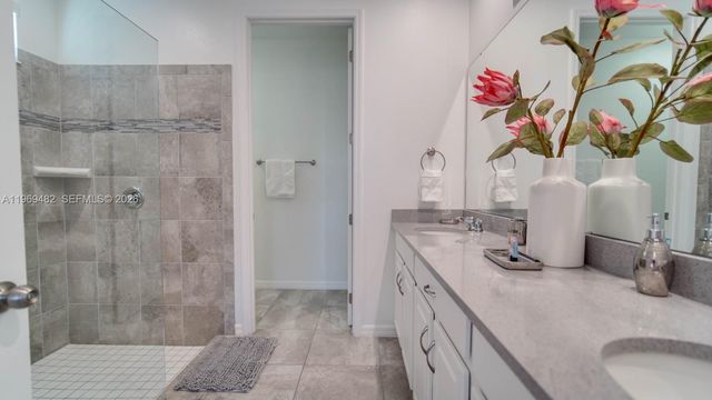 8911 Caroline Bay Court, Kissimmee, FL 34747