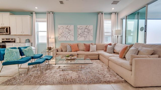 8911 Caroline Bay Court, Kissimmee, FL 34747