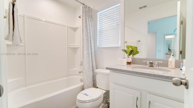 8911 Caroline Bay Court, Kissimmee, FL 34747