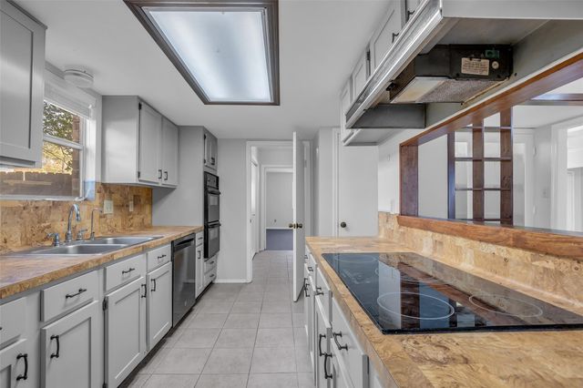 3747 Clear Falls Drive, Kingwood, TX 77339