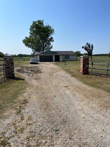 18425 S 270 Road, Morris, OK 74445