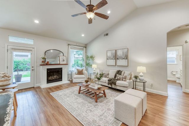 1086 E Olympic Drive, Fresno, CA 93730